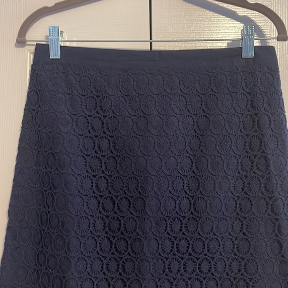 NWOT LOFT lace overlay skirt in navy blue size 4 - Picture 2 of 9